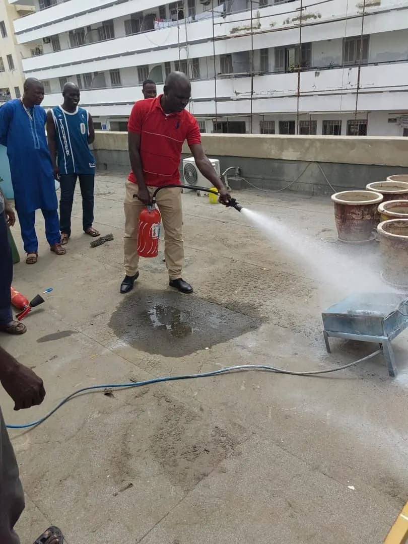La P.I.P.E. technician using an extinguisher